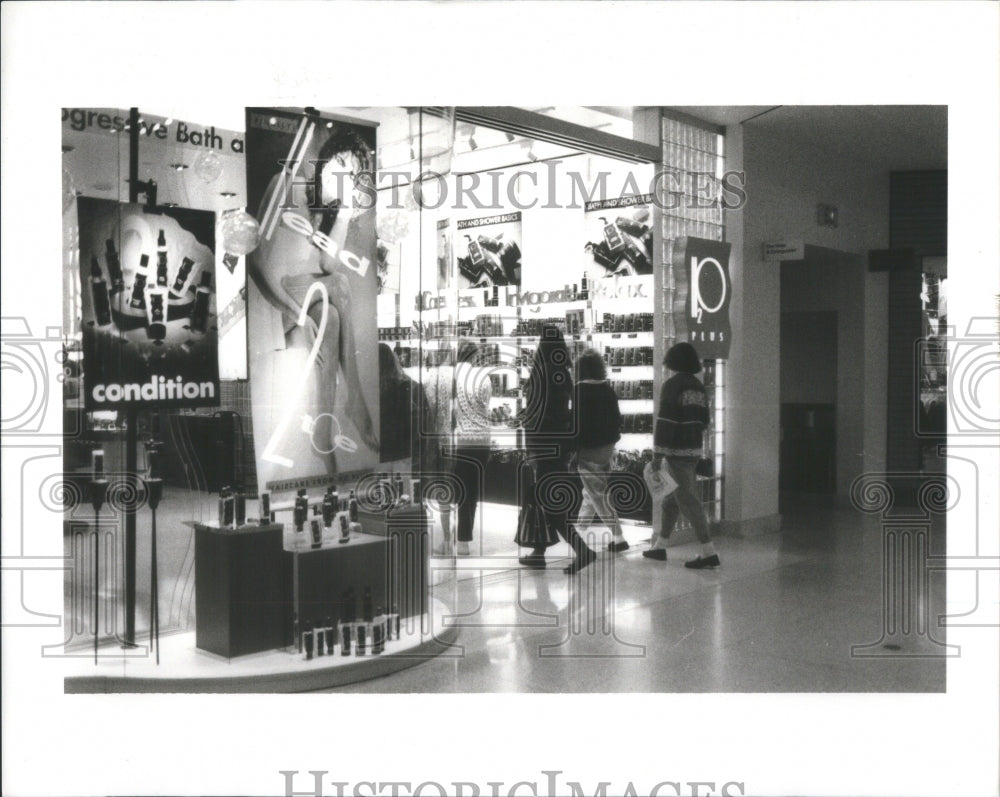 1991 Easter Bunny Oaks Mall - Historic Images