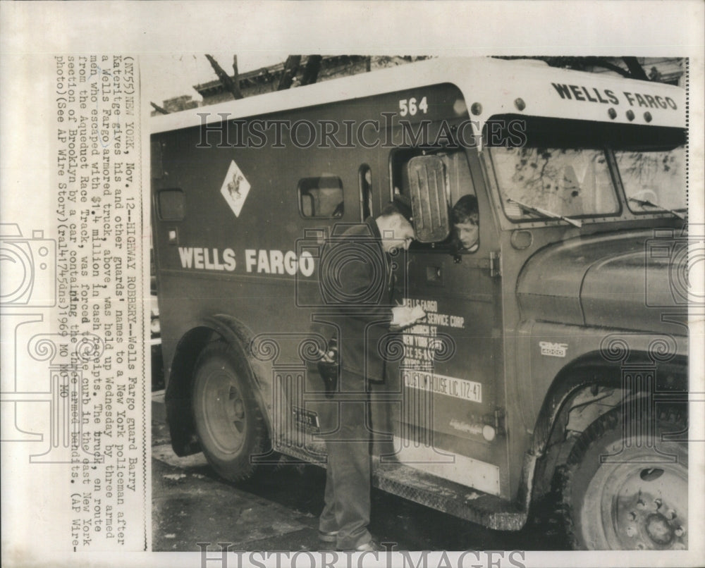 1969 Wells Fargo Guard Barry Kateritge Arme-Historic Images