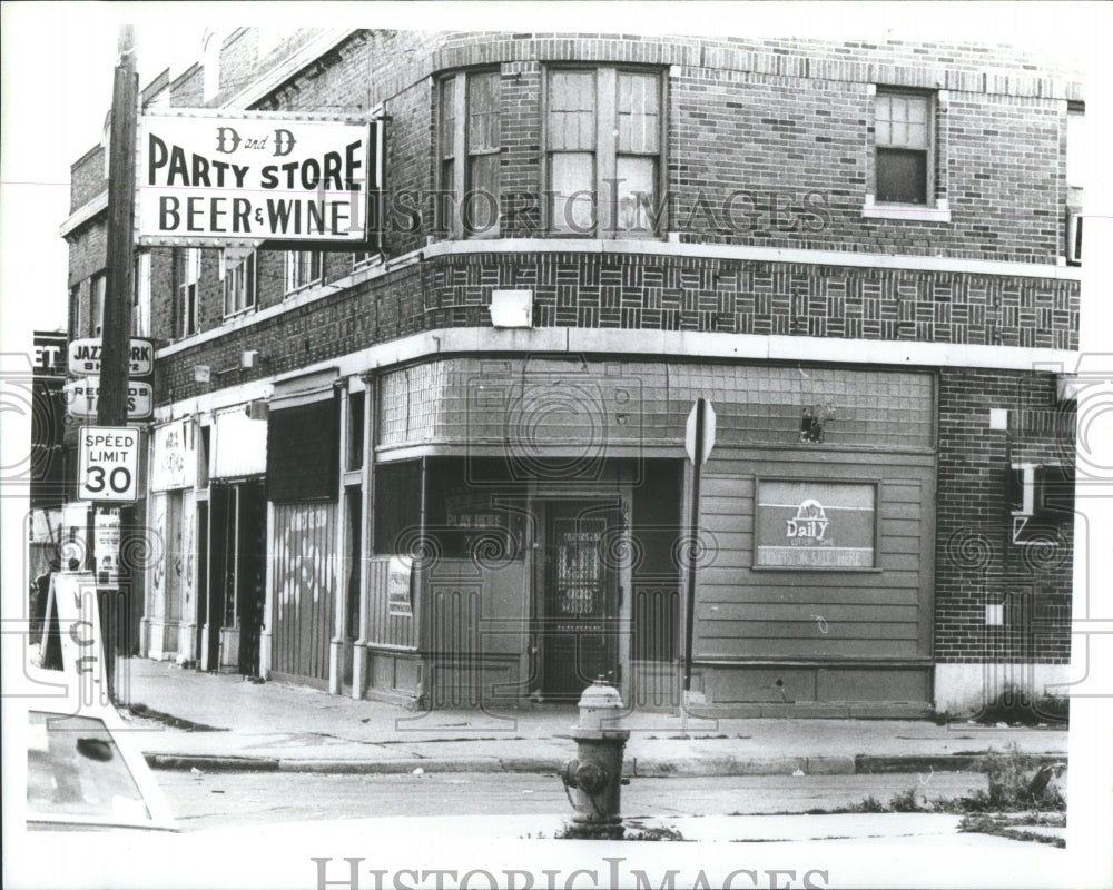 1981 Press Photo Grocery Party Store Manistique Mack Sh - Historic Images