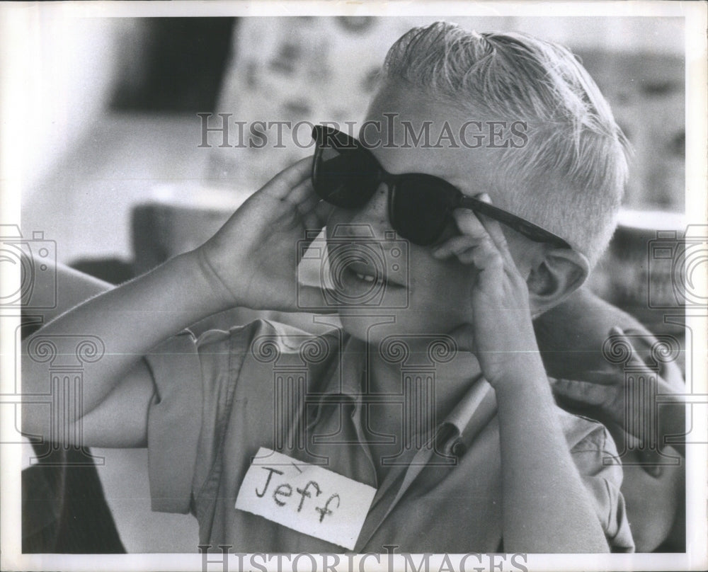 1965 Press Photo Young Jeff Sports Sunglasses- RSA31135 - Historic Images