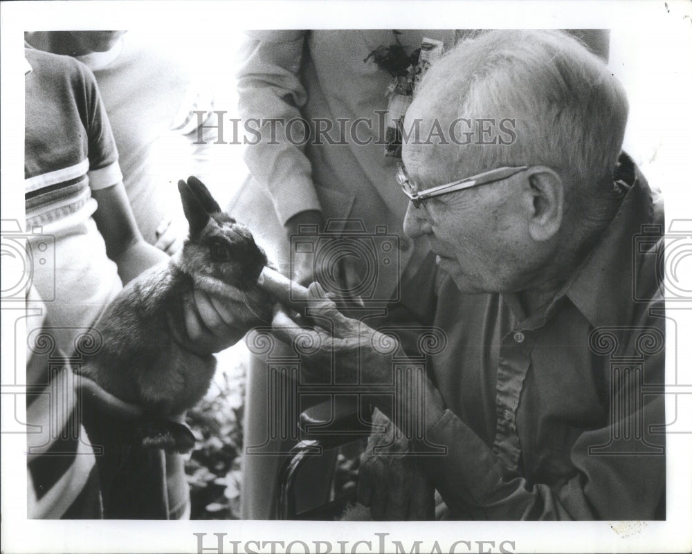 1982, Animals Visit Dunedin Care Center Nurs- RSA31213 - Historic Images