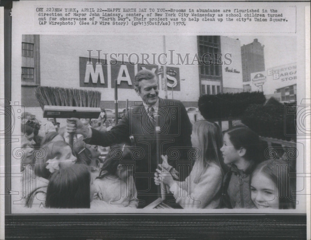 1970 Brooms-Flourish-Direction Mayor John L - Historic Images