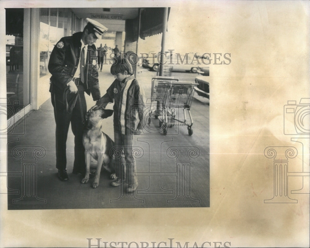 1972 Press Photo Dunedin Police Department Dog-Crime De - Historic Images