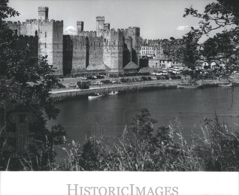 England Castle Wales Photograph Tourist - Historic Images