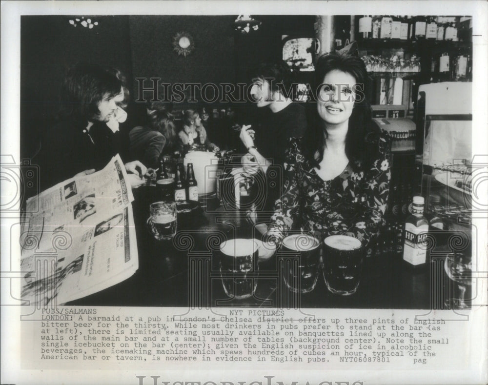 1978 Londons Chelsea district offer barmaid-Historic Images