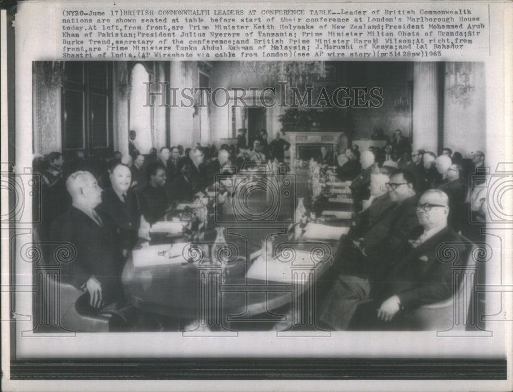 1965 British Commonwealth London table-Historic Images