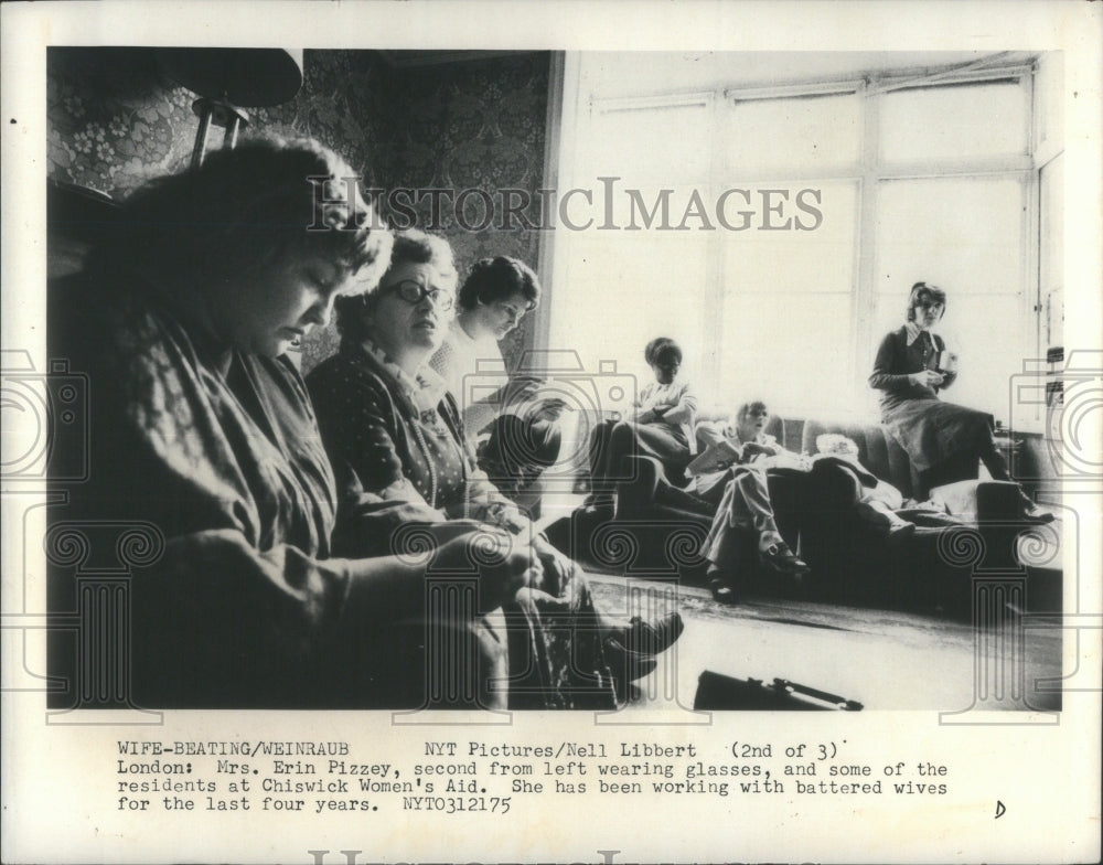 1975, Chiswick Women&#39;s Aid London England- RSA31565 - Historic Images