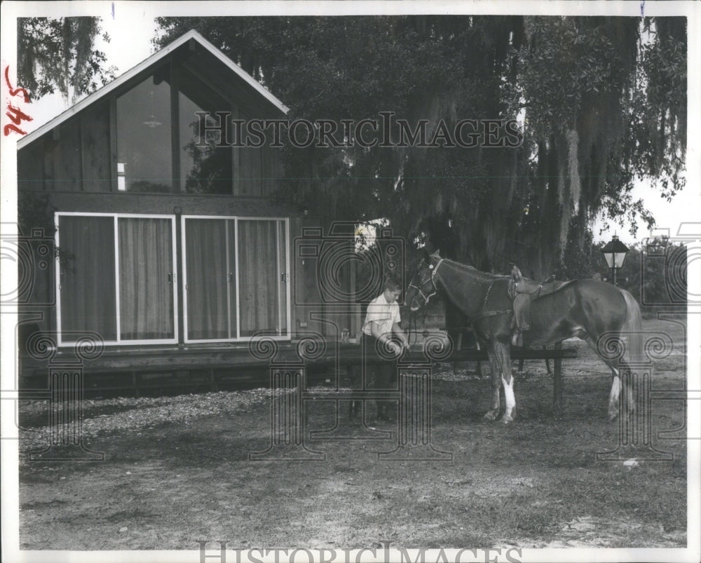 1963 Press Photo John deLisi horse vacation Americana- RSA31753- Historic Images