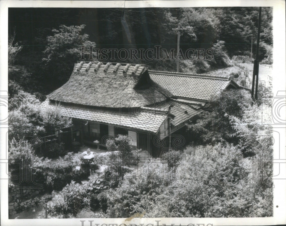 1942 Press Photo Japanese farm house thatched roof pole- RSA32165- Historic Images