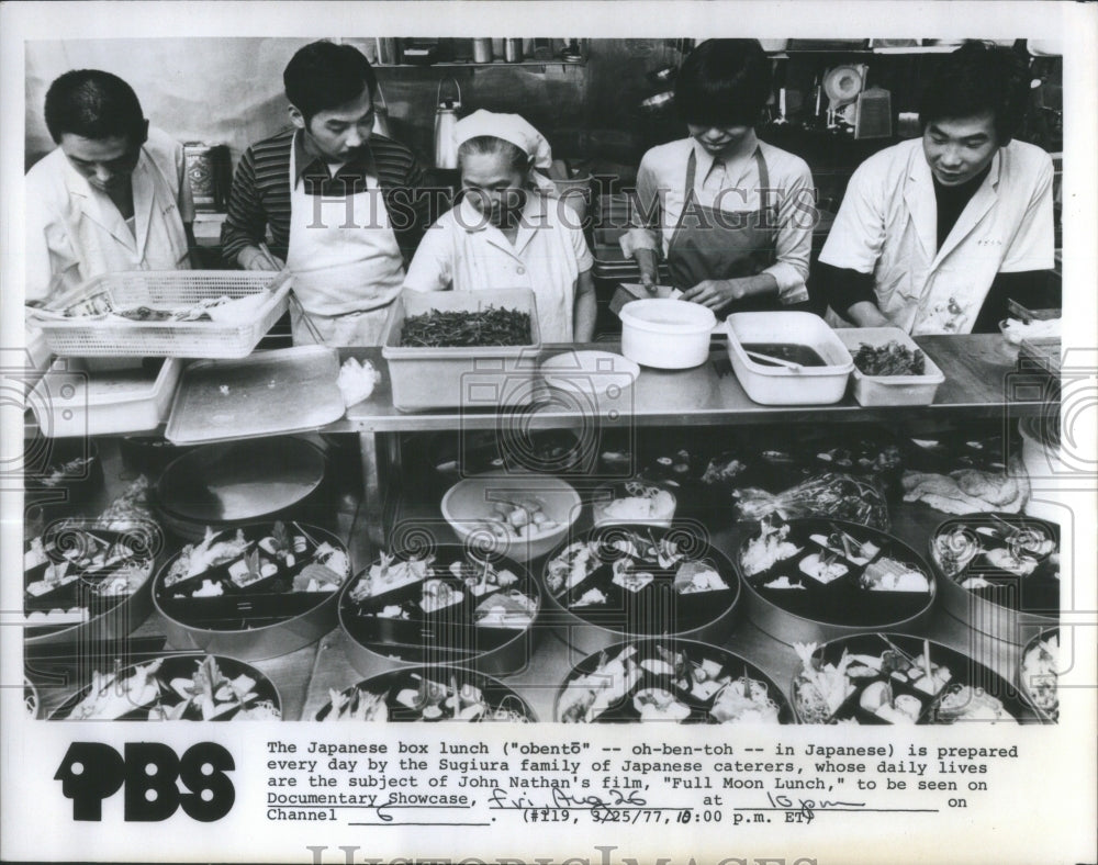 1977 Press Photo Japanese Sugiura family Moon Lunch- RSA32283 - Historic Images