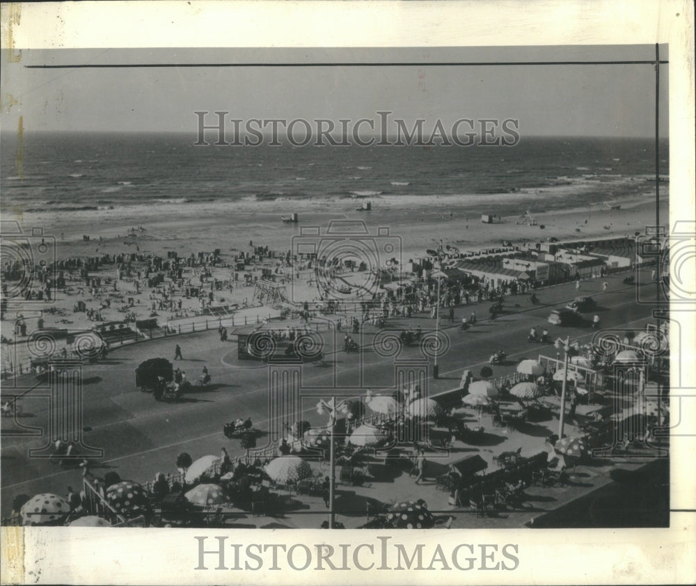 1943 Scheveningen coastal resort tourist - Historic Images