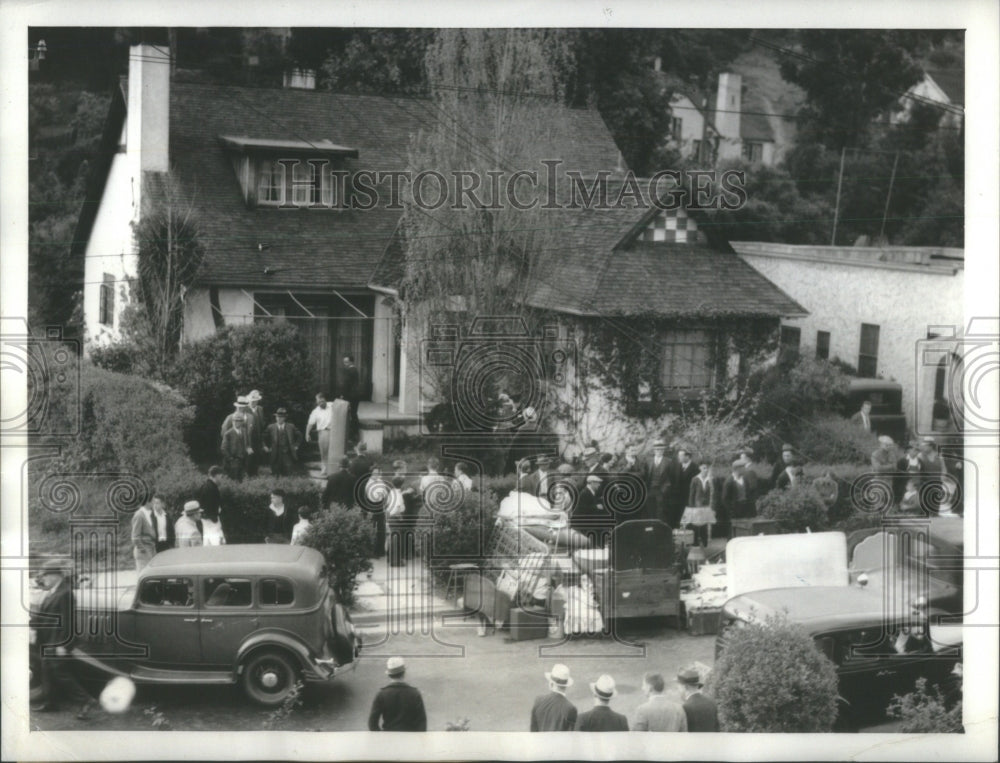 1934 Press Photo Neighbors sympathy Protests Barry home- RSA32503 - Historic Images