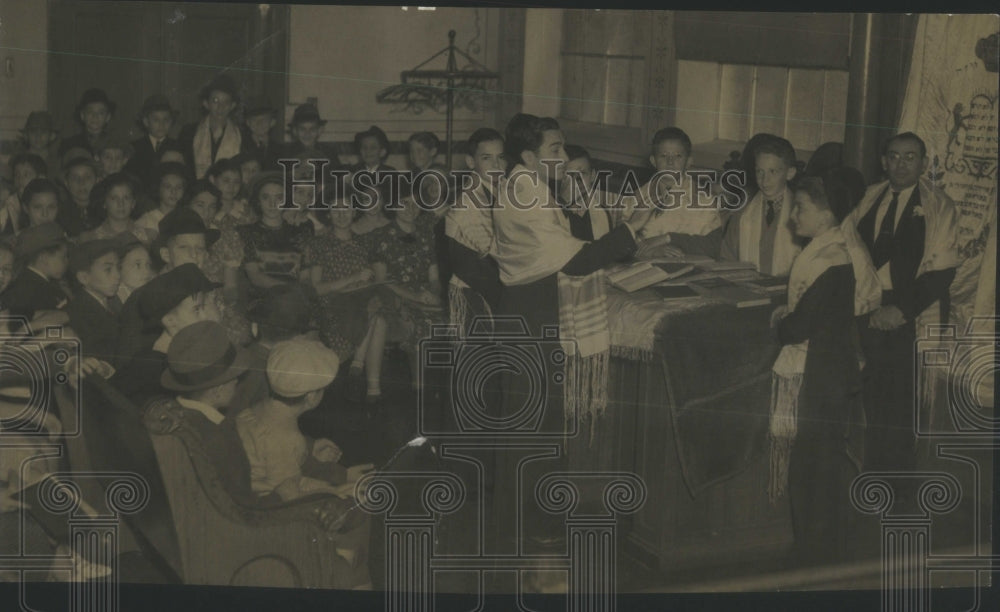 1937 Press Photo Junior congregation Kippur Atonement- RSA32529-Historic Images