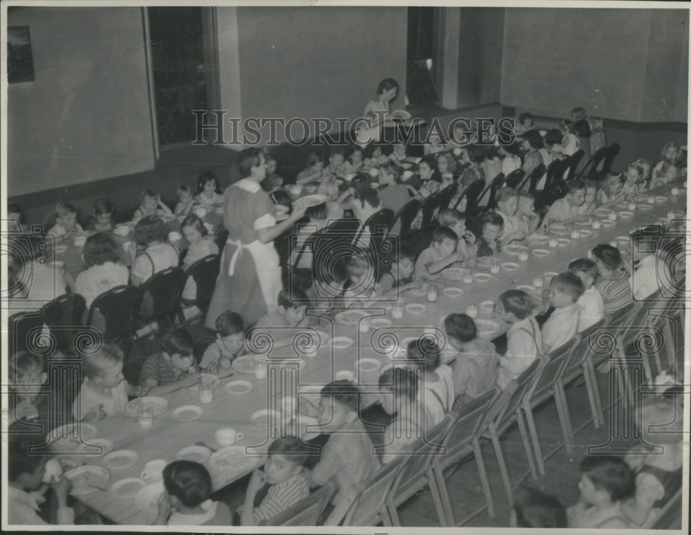 Children having their lunch at Grace Community Church. - Historic Images