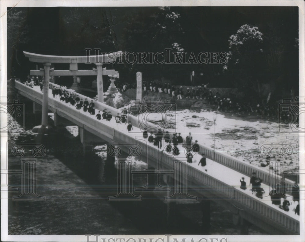 1970 Fedual Lords Costumed Citizen bridge - Historic Images