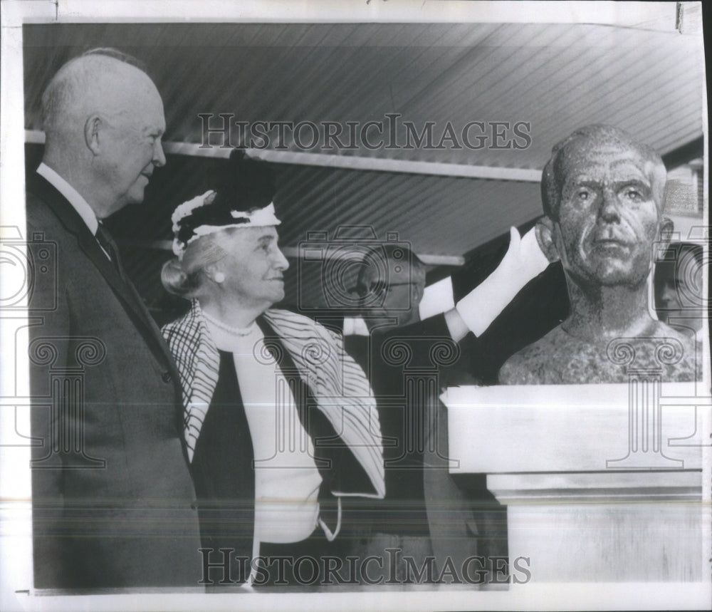 1960 Press Photo George Marshall Widow-Army Chief-Touch- RSA33131 - Historic Images