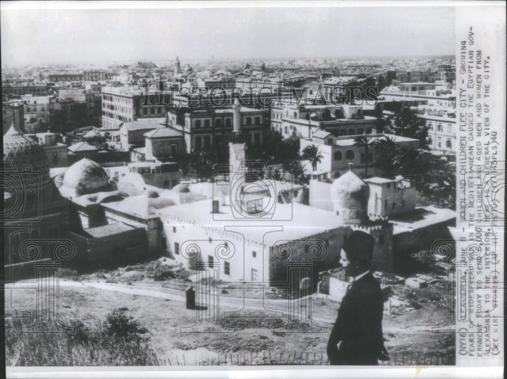 1940 Women children flee city widespread wa-Historic Images