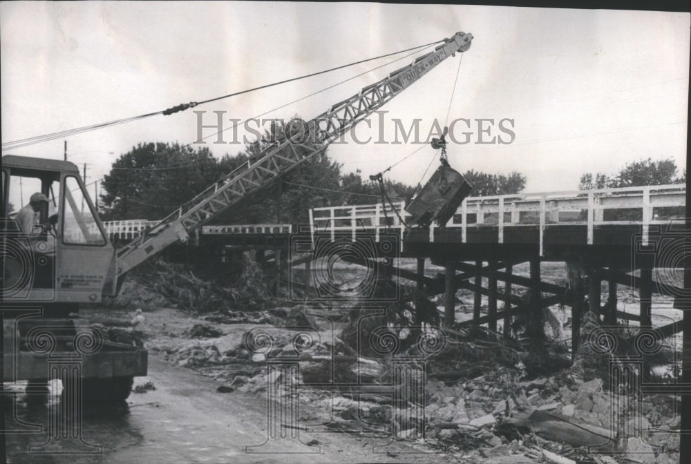 1965 Shovel Debris bridge Peoria Street San - Historic Images