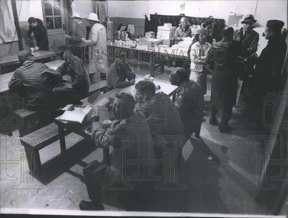 1965 Press Photo Ft Carson Soldiers Rescue Break Coffee- RSA33633 - Historic Images