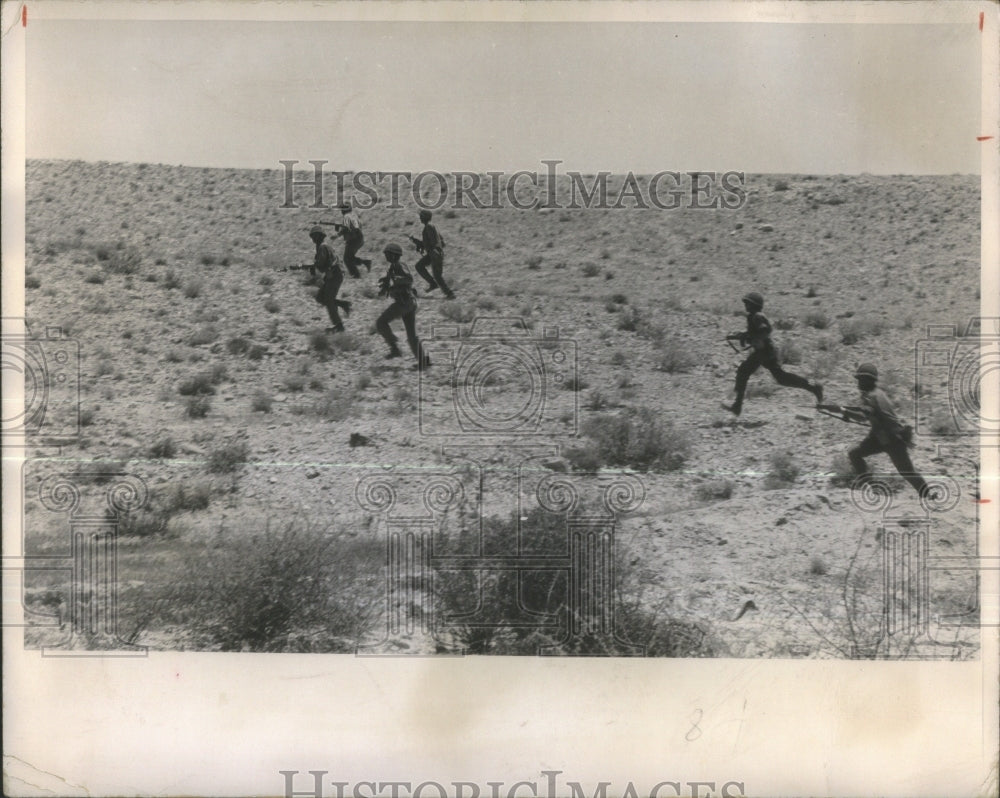 1967 Press Photo Israeli Soldiers Field Exercise, Negev- RSA33995 - Historic Images