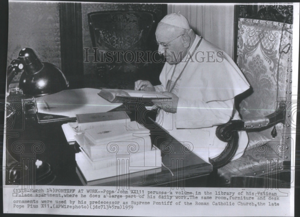 1959 Pope John XXIII In His Private Library - Historic Images