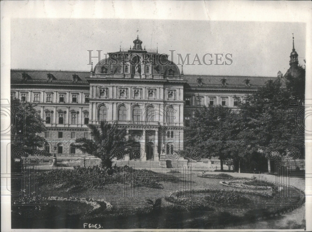 1927 Palace Of Justice Vienna, Italy Set Af - Historic Images