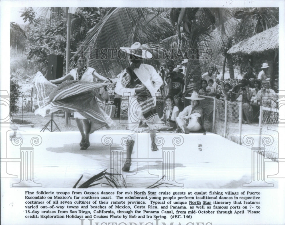 1988 Oaxaca Folkloric Troupe Dances for Nor - Historic Images