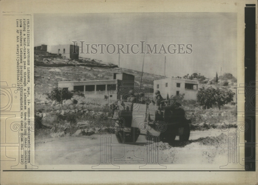 1972 Press Photo Wheeling Israeli troops Lebanese Town - Historic Images