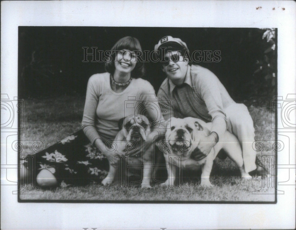 1976 Music Group Captain Tennille Bulldogs - Historic Images