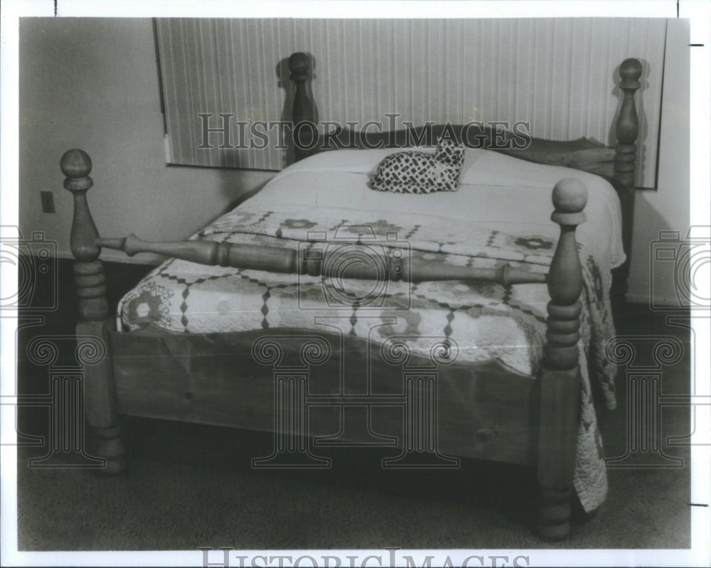 1991, Bedroom Furniture Bed Antique- RSA35139 - Historic Images