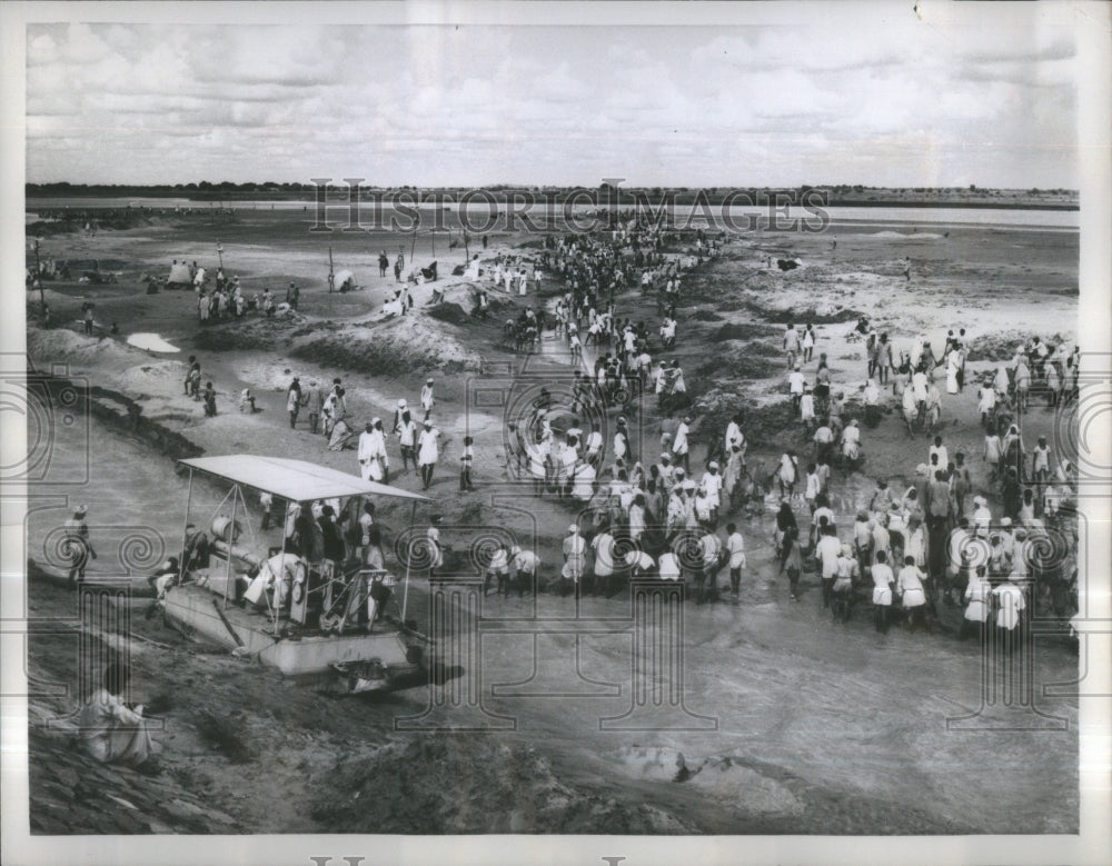 1958, Indian Workers Digging River Channel- RSA35535 - Historic Images