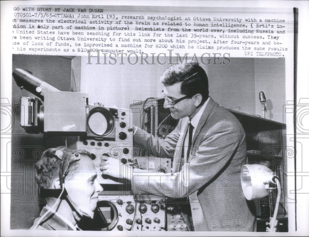 1965 John Ertl psychologist Ottawa machine - Historic Images