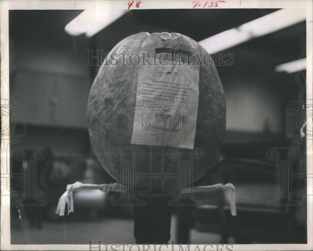 1966 Forty Pound Pumpkin Found On Courthous - Historic Images