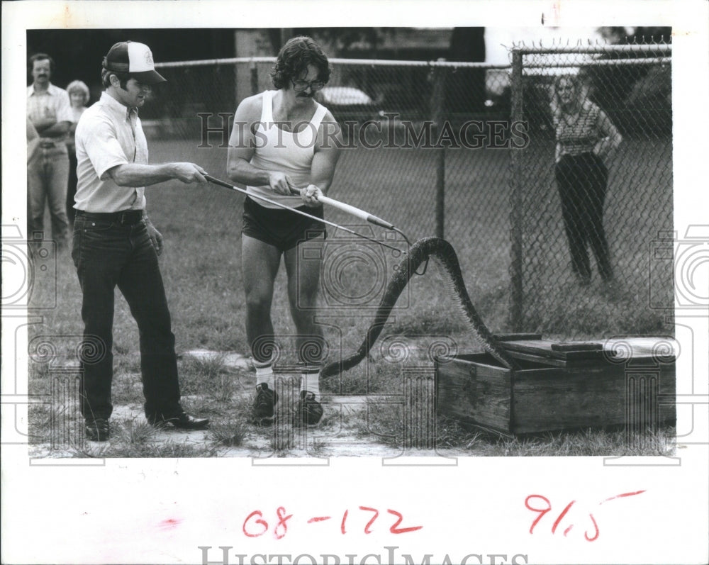 1982 Press Photo Rattlesnake Roundup San Antonio- RSA35687 - Historic Images