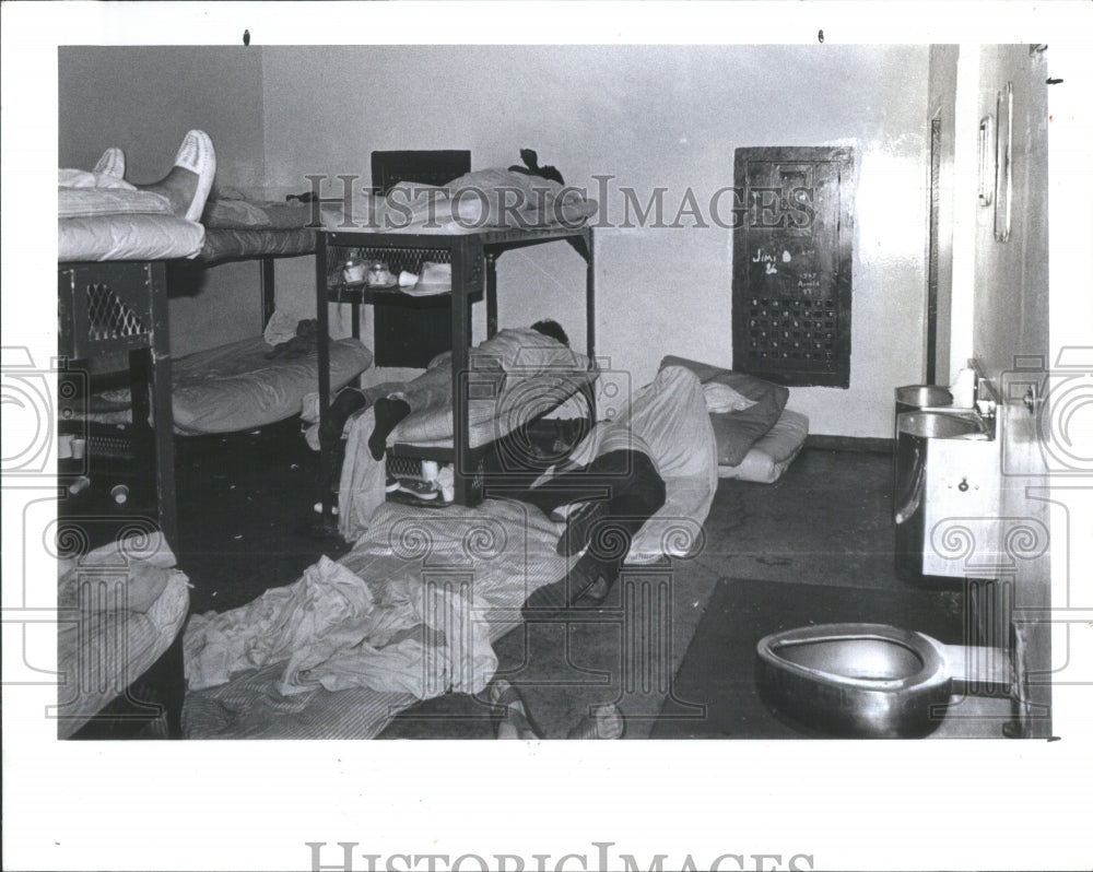 1987 Hillsbourough&#39;s jails are grossly over - Historic Images