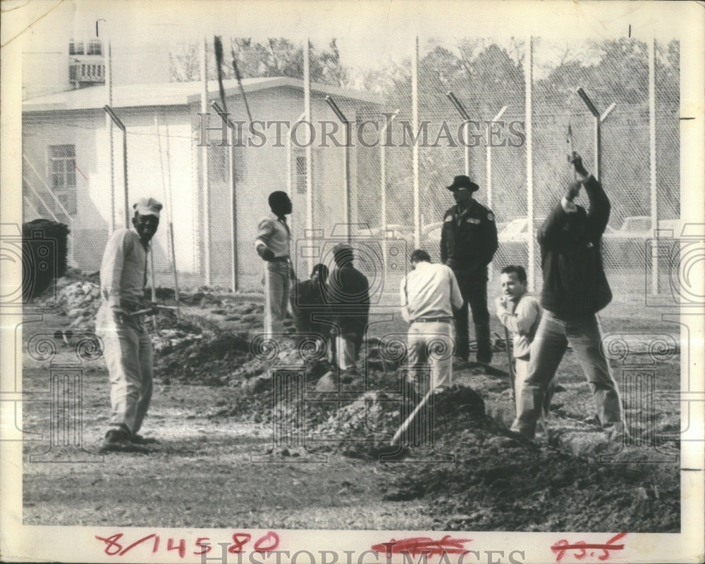 1971 Raiford Prisoners Digging a Pipeline T-Historic Images