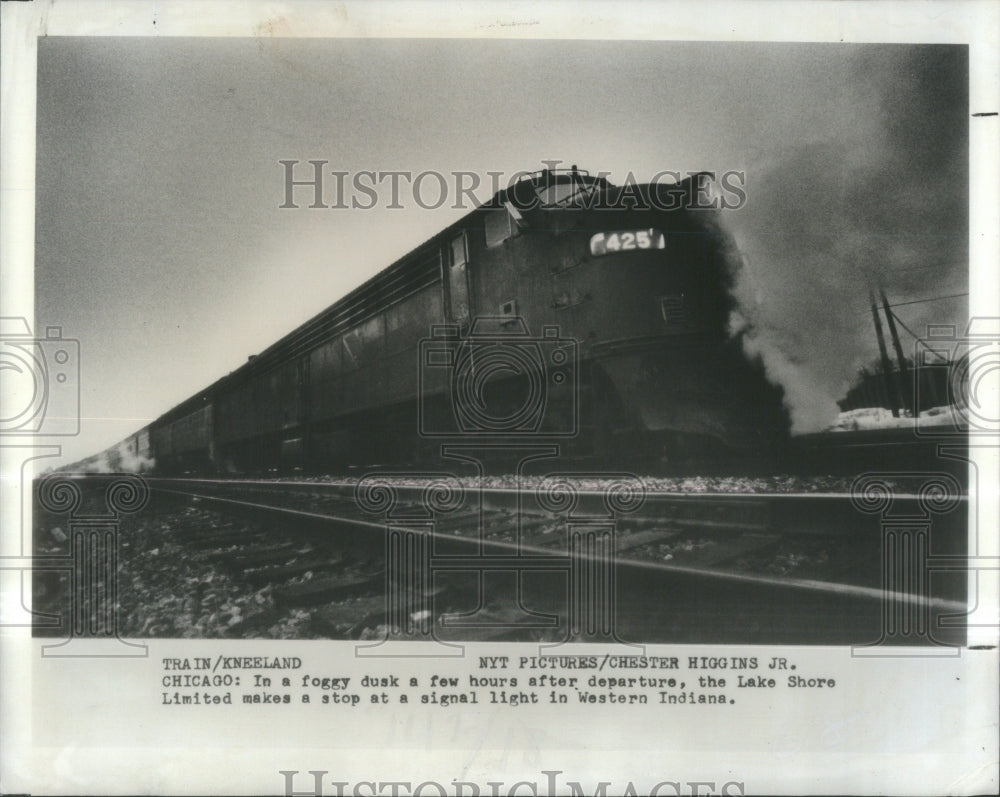 1973 Press Photo Lake Shore Limited makes stop signal l - Historic Images