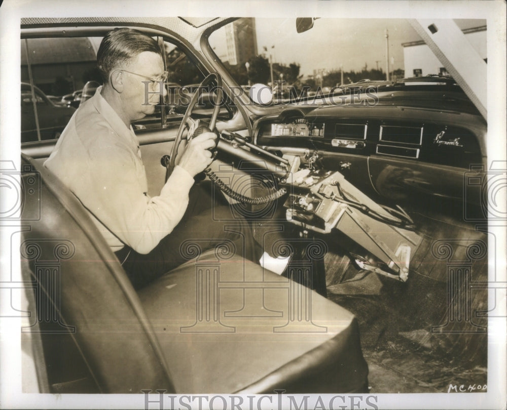 Press Photo Superintend Ben Demby Robert Cotter car- RSA36327 - Historic Images