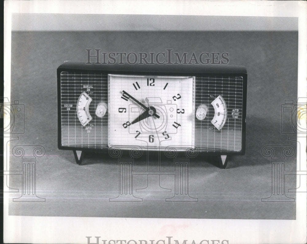 1965 radio set clock - Historic Images