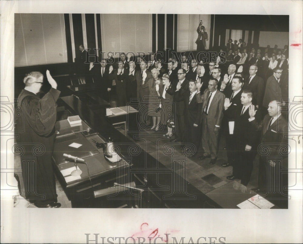 1965 New County Officials take oath before - Historic Images