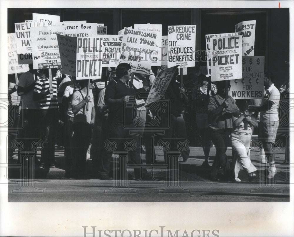 1976 Pickets Protests - Historic Images