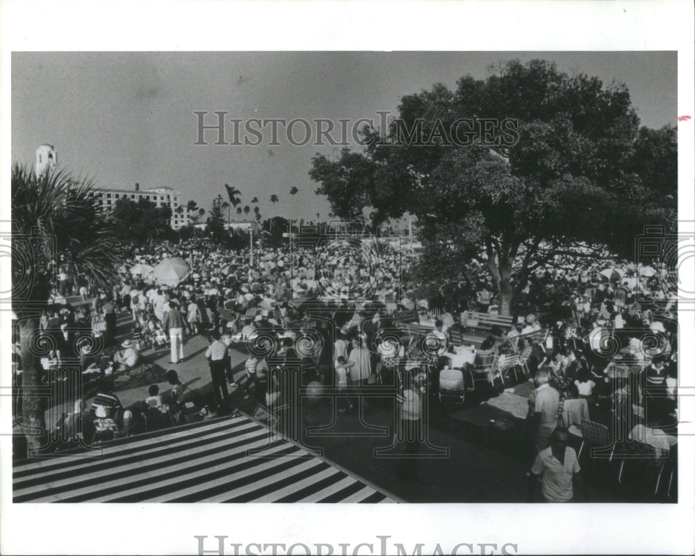 1984 Straub Park St. Petersburg Picnic In T - Historic Images