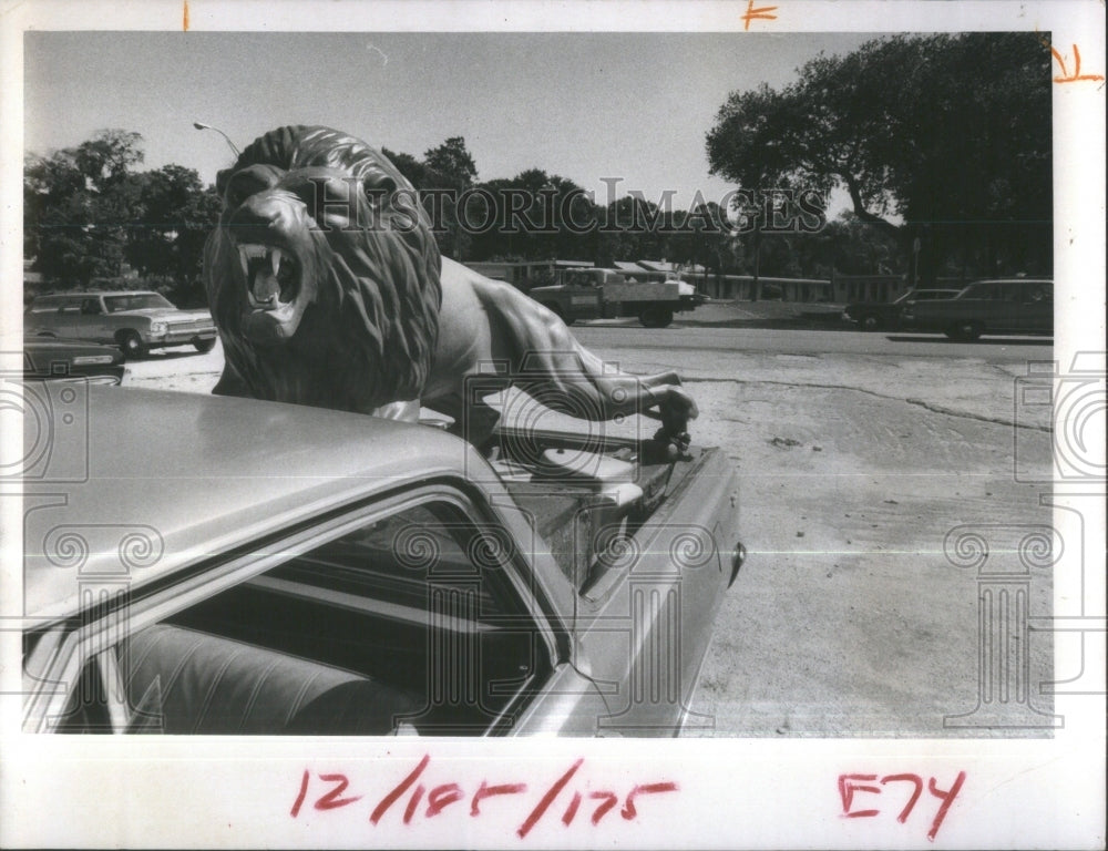 1972 Press Photo Automobile Pickup Truck with Lion Stat- RSA36699 - Historic Images