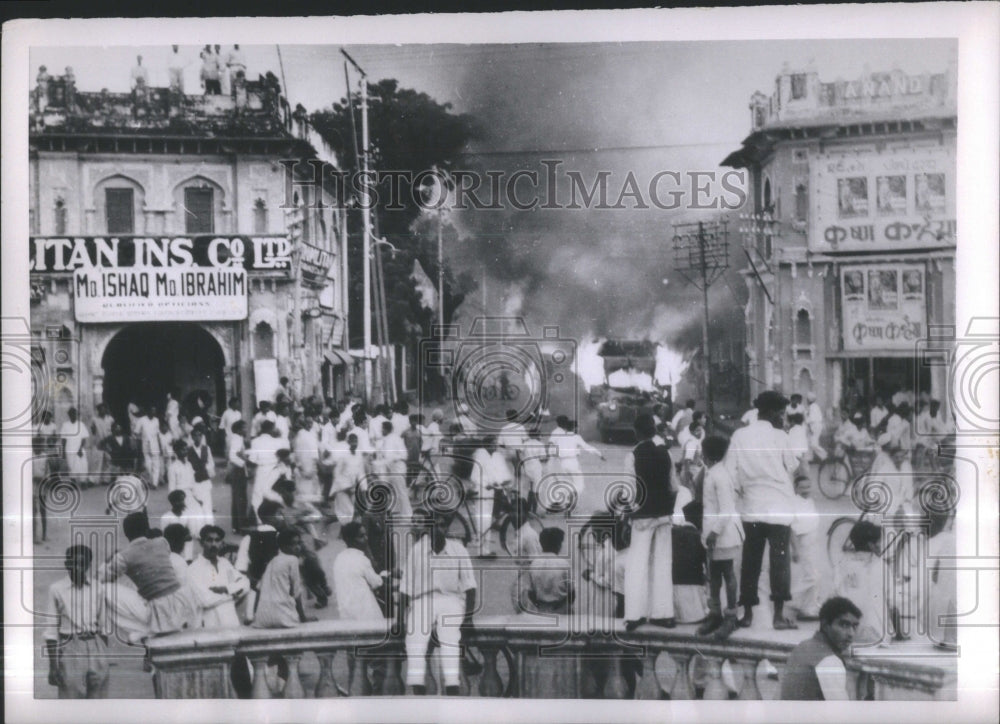 1953 Fighting fire Lucknow India Bewildered - Historic Images