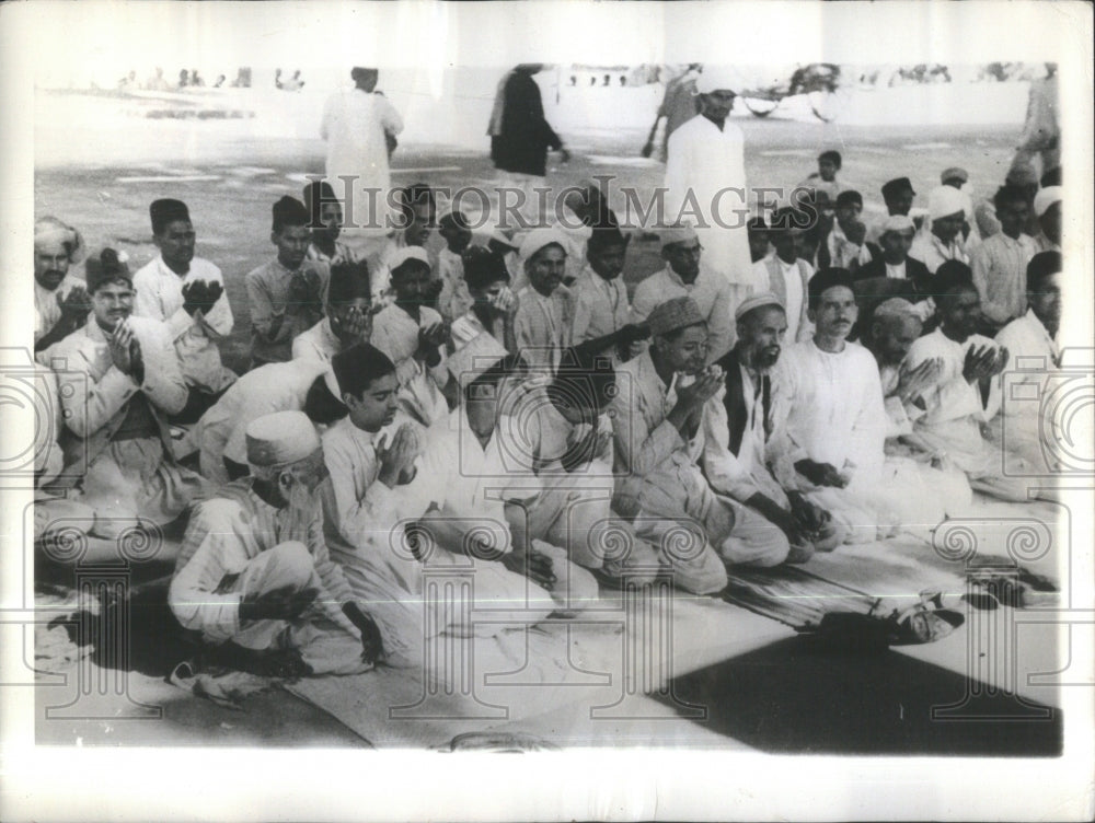 1943 Hindu Holy Day Worshippers Dehli India - Historic Images