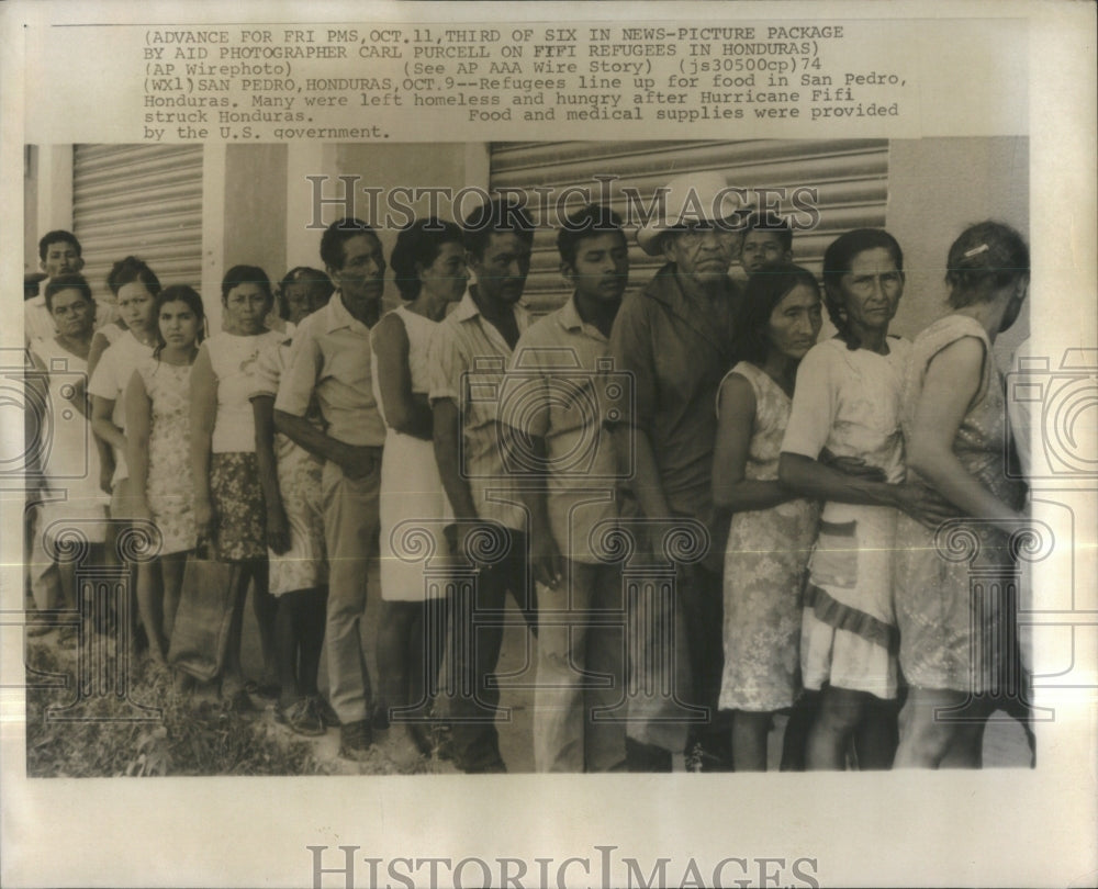 1974 San Pedro Honduras Refugees food line - Historic Images