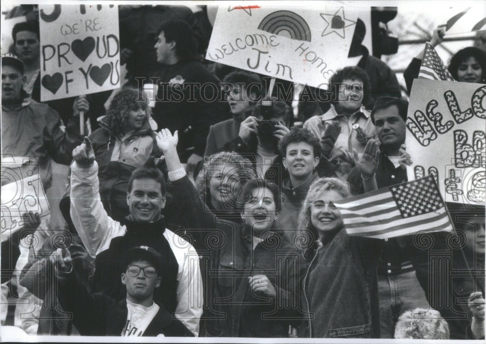 1991 Families friends cheer Marine Corps re - Historic Images