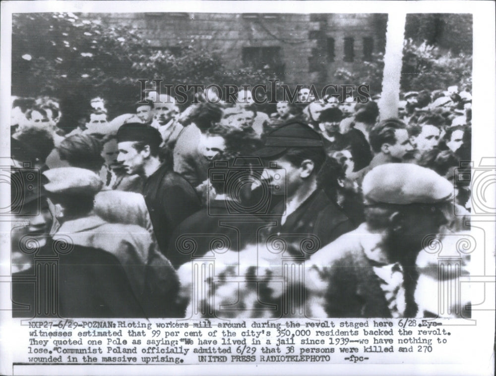 Press Photo Rioting workers Eye witness revolt strike- RSA37479 - Historic Images