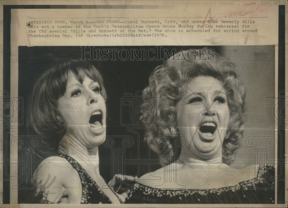 1976 Press Photo Carol Burnett American Actress Singer- RSA37659- Historic Images