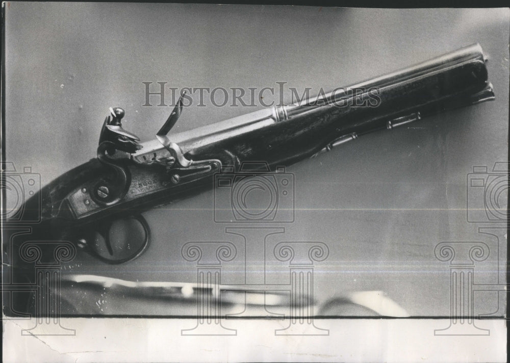 1972 PISTOL HISTORICAL SOCIETY FRANCE - Historic Images